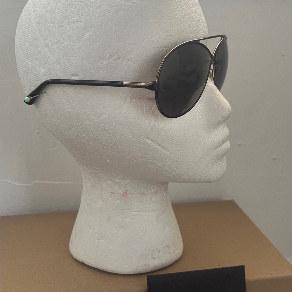 Authentic Tom Ford Sunglasses 😎 - Picture 11 of 11